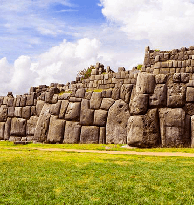 Cabalgata en Sacsayhumán